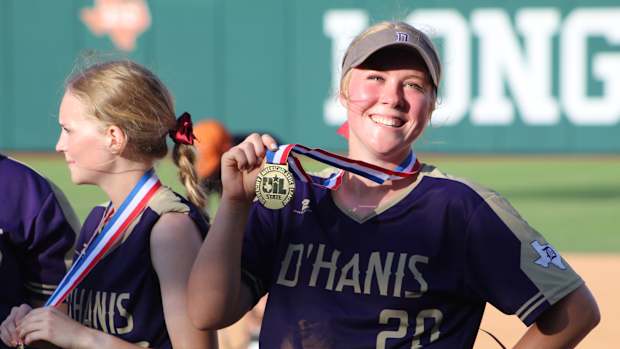 D'Hanis Hermleigh 060122 Texas Class 1A UIL Softball State Championship3